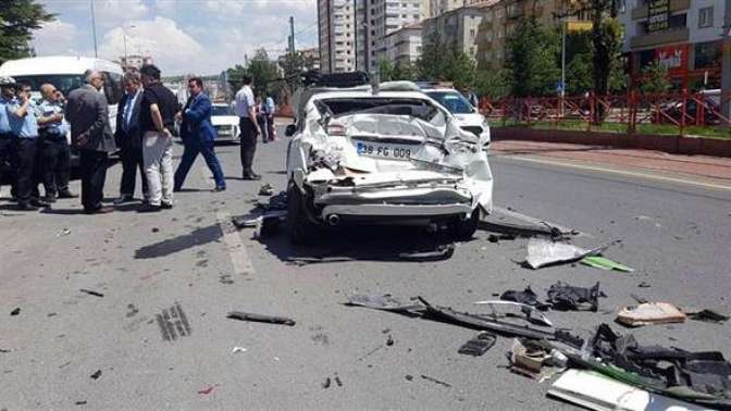 Otobüs caddeyi savaş alanına çevirdi: 1 ölü 4 yaralı