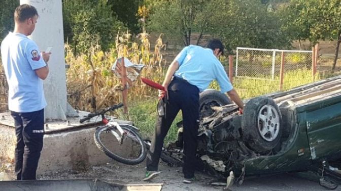 Otomobil Bisikletli Vatandaşların Arasına Daldı: 1 Ölü, 3 Yaralı!