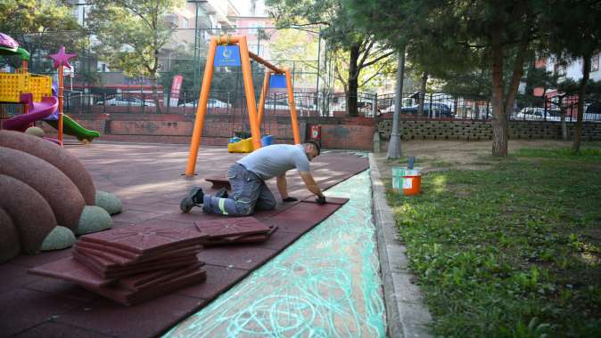 Park ve Bahçeler ekipleri, ilçe genelinde çalışıyor