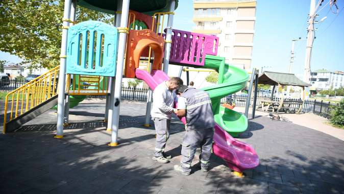 Parklarda bakım ve onarım çalışmaları sürüyor