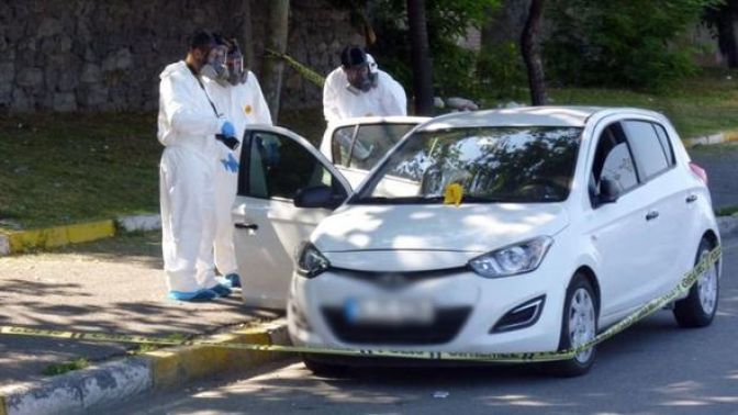 Polis gaz maskeleriyle otomobile girebildi!