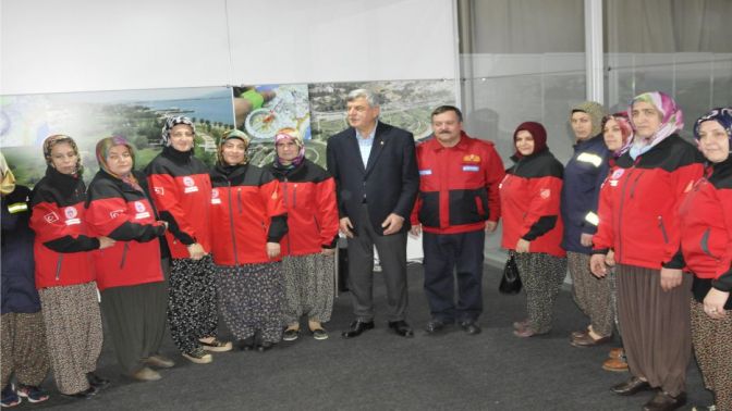 Şalvarlı itfaiyeciler Bilişim Fuarında eğlendi