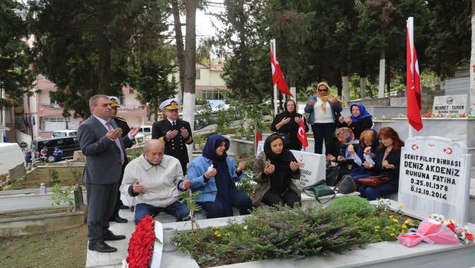 Şehit Deniz Akdeniz Kabri Başında Dualarla Anıldı