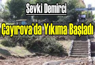 Şevki Demirci Çayırova’da yıkıma başladı