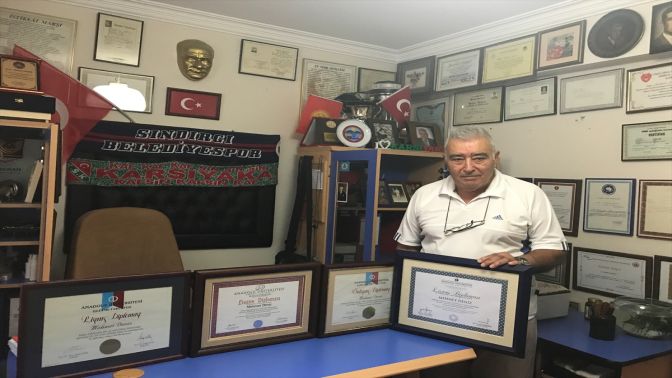 Süper Dede 77 yaşında 4. diplomasını aldı