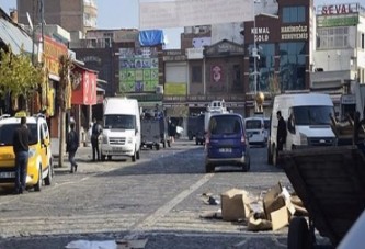 Terörist cenazesinde polise ateş açıldı