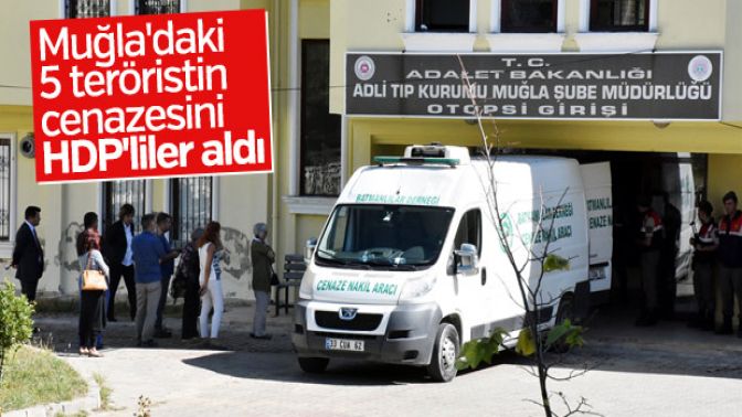 Teröristlerin cenazesini HDPli vekiller teslim aldı