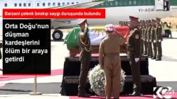 Barzani, Talabani'nin Naaşına Çelenk Bırakıp Önünde Saygı Duruşunda Bulundu