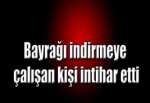 Bayrağı indirmeye çalışan kişi intihar etti