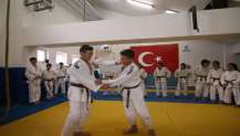 Bu ikizler hem judoda, hem okulda şampiyon.