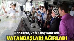 Donanma, Zafer Bayramı'nda vatandaşları ağırladı