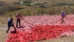 Erzincan'da 2 metrekarelik bayrak yenileniyor