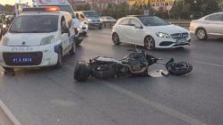 Gebze'de Otomobilin çarptığı motosiklet sürücüsü yaralandı