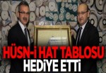 HÜSN-İ HAT TABLOSU HEDİYE ETTİ