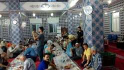 Körfez'de camide iftar sofrası