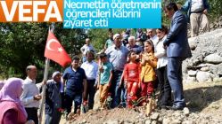 Necmettin öğretmenin öğrencileri kabrini ziyaret etti