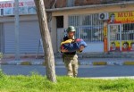 Nusaybin'de bebekli bir ailenin tahliyesi