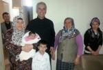 SÖNMEZ, ZEHRA BEBEK VE İSMAİL DEDEYE GİTTİ