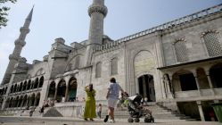 Sultanahmet Camisi ve Ayasofya’ya turist ilgisi