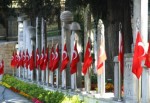 TÜRK BAYRAKLARI ASILDI