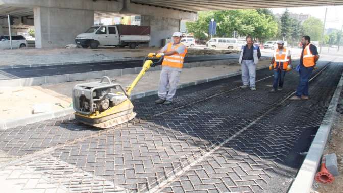 Tramvay hattı beton, asfalt ve parke ile kaplanıyor