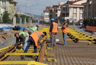 Tramvayın ray montajı çalışmaları sürüyor