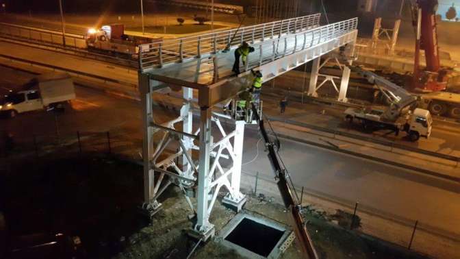 Uluslararası Fuar Merkezi ile Sanayi Mahallesi arasına yaya köprüsü