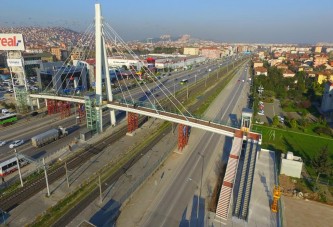 Valilik yaya köprüsü tamamlandı