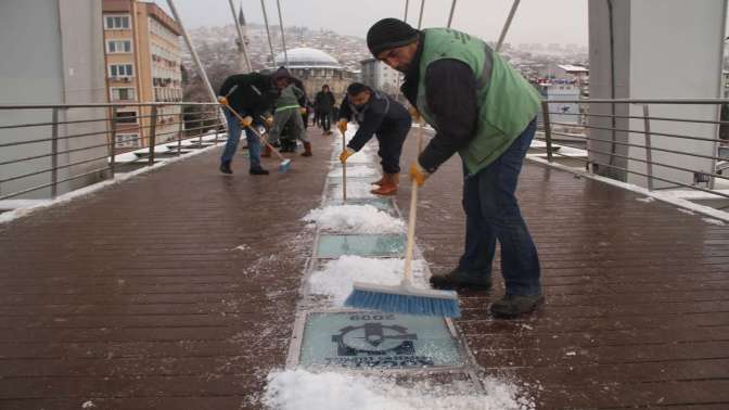 Yaya köprüleri temizleniyor