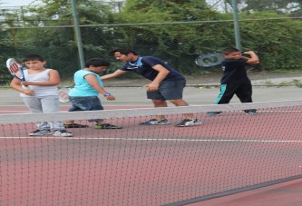 Yazın en güzel sporu tenis Spor Okulları’nın vazgeçilmezi