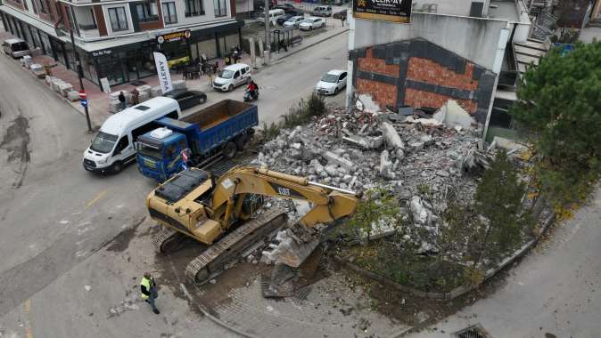 Yeşilova’ya nefes aldıracak proje için yıkıma başlandı