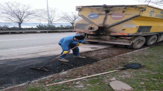 Yollar asfalt yamayla yenileniyor